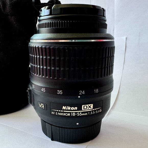 Nikon AF-S DX Nikkor 18-55mm f/3.5-5.6G VR Lens with Pouch – Excellent Condition - Picture 2 of 6